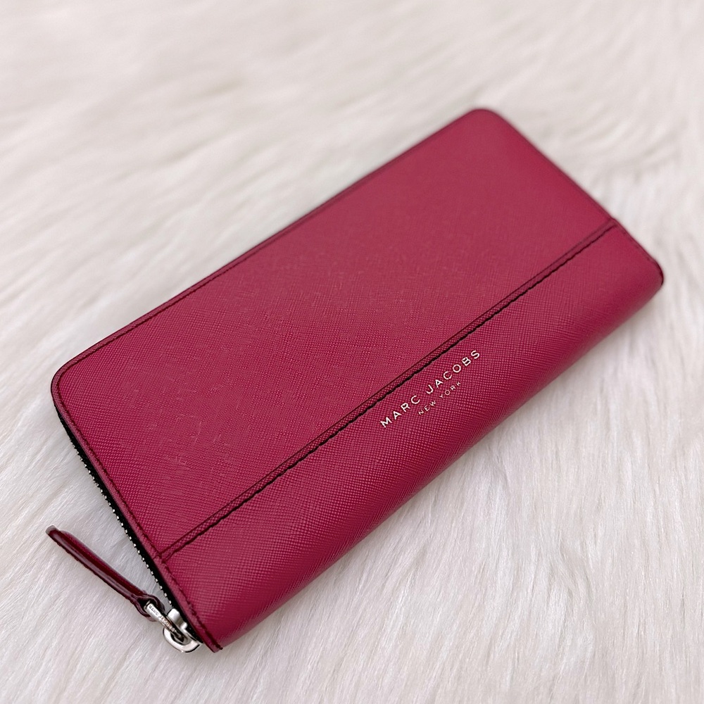 MARC JACOBS - PINK SAFFIANO LEATHER LONG ZIP AROUND WALLET - Picture 2 of 12